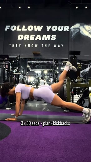 Discipline has a shape. on Instagram: "Day 5 of the @MackeyBody.com program Save⚡️ this workout: 3x20 DB Thrusters 3x20 DB curl to press 3x30 sec - plank kickbacks 3x15 pass the ball crunch 3x20 overhead plate lunge walk 6x15 vertical knee raises 3x15 hip thrust #mackeybody #cristinamackey #giveaways"