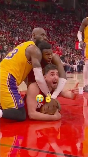 Sengun Points at Ref After LeBron & Bronny Crash Into Him 😳🔥