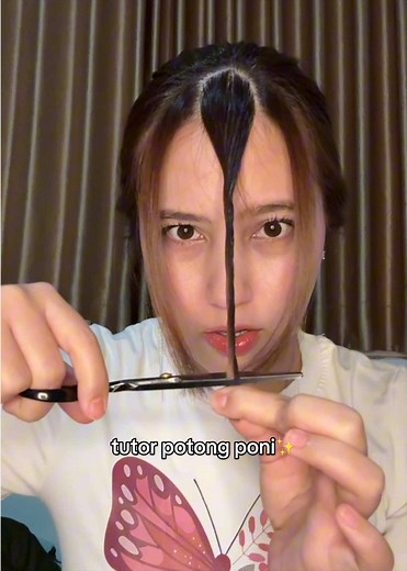 Tutorial Potong Poni Sendiri yang Mudah dan Praktis