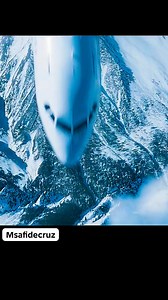 The windshield of a passenger filled a plane suddenly shattered | Msafidecruz