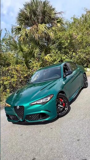Verde Alfa Romeo Giulia Quadrifoglio 💚🇮🇹 #alfaromeo #alfa #alfaromeogiulia #giulia #quadrifoglio