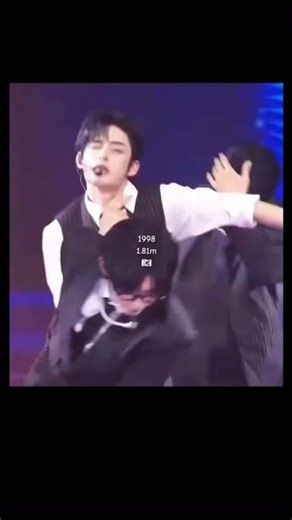 Jiwoong is a literal work of art💯🔥#kpop #zerobaseone #kimjiwoong #viral #trend #zb1 #kpopfyp #fyp