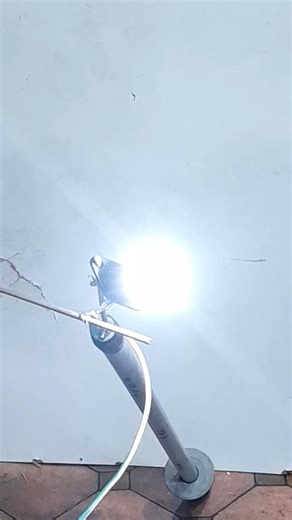 Popping a light bulb under high voltage! #experiment #microwave #plasma