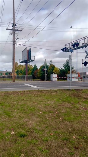 Friendly crew on UP trash train! #shorts #railroad #train #railway #railfan #unionpacific