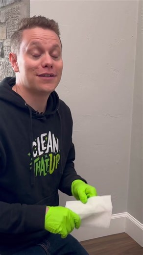 Does this baseboard hack work? #cleantok #cleaning #cleanthatup #cleaninghacks #cleanwithme #cleaningmotivation