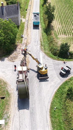 Groupe Pelâtre TP : travaux de conduite de gaz avec 3 pelles et 4 camions
