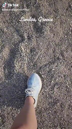 Goddess Alexandra Snow (@alexandrasnowofficial_)’s videos with original sound - Goddess Alexandra Snow