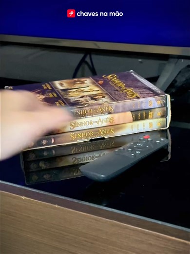 Tem gente que procura uma casa. Outros procuram um universo particular. Se você ama cultura geek, sabe: cada detalhe importa. Do setup gamer à estante de colecionáveis, o espaço certo faz toda diferença. Encontre o imóvel ideal para viver do seu jeito no Chaves na Mão. 🗝️