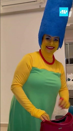 Casal entrega tudo em fantasia dos 'Simpsons' e arranca risada das filhas #shorts