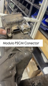 Módulo PSCM del #cajetindedireccion de la #ford #explorer 3.5 2011 al 2016 con el conector dañado por silicon. Ahora falta cambiar el rodamiento que también suena #mecanica #venezuela #tallermecanico #taller #mecanico #cajetindedirección #cajetinfordexplorer #cfeautomotive #javierford #venezuela🇻🇪 | Javier Ford Cuenta