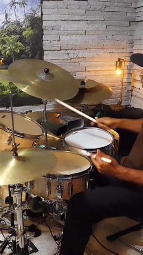 7.4K views · 287 reactions | This Is Brazilian Samba Jazz Style By The Amazing Musician and Composer @hamiltondeholanda | Isac Jamba | Facebook