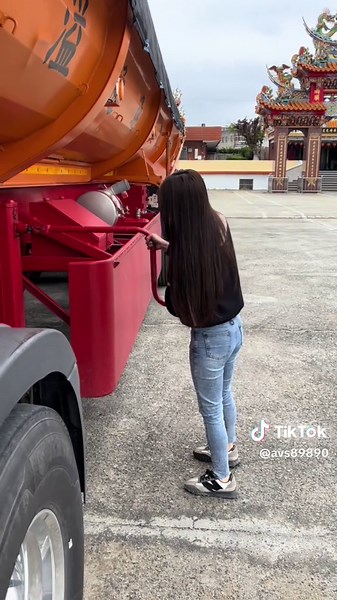 牽牛的夏天：勾咖的幽默探索