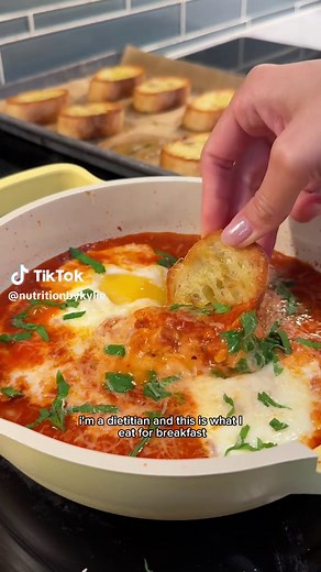 Quick High-Fiber Shakshuka Breakfast in Just 5 Minutes