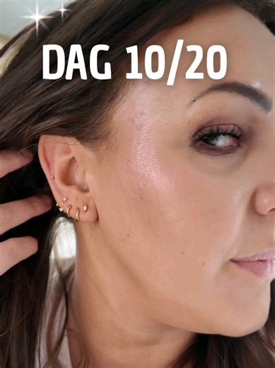 Als ik helemaal opnieuw moest beginnen.. Als ik nog helemaal geen oorbellen had.. Dan zou ik het zo opbouwen: Ik zou gaan voor de 40-40-20 regel. Waarbij ik voor 40% echte basics ga. (basic gladde ringetjes in verschillende maten en basic ringetjes met witte steentjes in verschillende maten) Dan vul ik dit aan met 40% basic maar met net ietsje meer. (zoals bv stekers in een bepaald figuurtje of ringetjes met steentjes in verschillende vormen en/of maten, … de ‘gewone’ oorbellen eigenlijk) Om dan