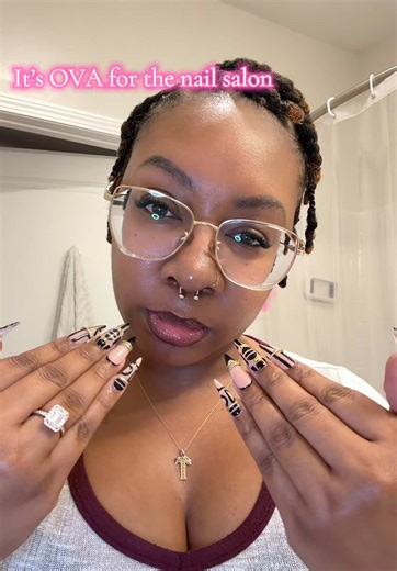 Review of Younique Press-On Nails: Urban Edge Style