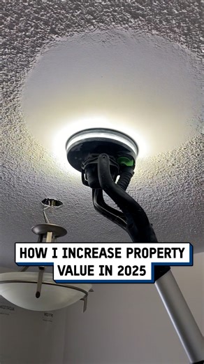 Removing an outdated popcorn ceiling to improve this home's value 🍿🤩 | UNILAD Tech