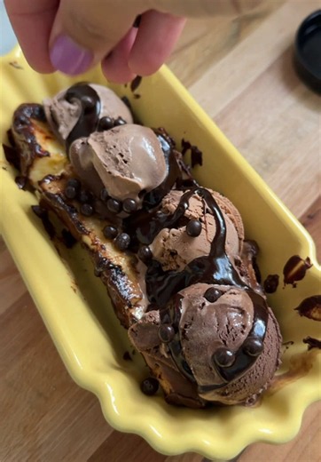Triple Banana Split Recipe: An Easy & Decadent Dessert 🍌🍫