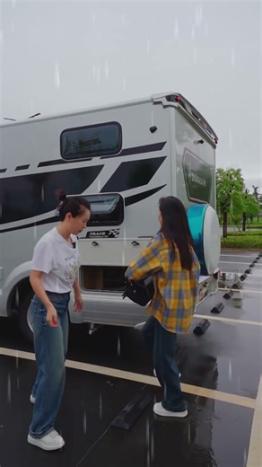 RV camping suddenly rains, what can you do in the RV in this weather? RV life camping RV travel