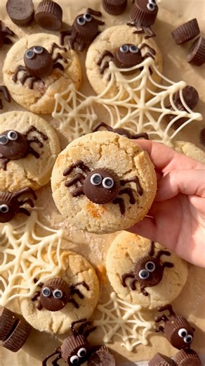 PEANUT BUTTER SPIDER COOKIES!🍪🕷️🕸️Spooky yet delicious! Easy to make, vegan and loaded with peanut butter & mini PB cups! RECIPE IN COMMENTS ⬇️⬇️⬇️ #spiders #Halloween #spookyseason #halloweenbaking #vegancookies #cookies #cookiedecorating #halloweenvibes #easyrecipes #cookies | The little Blog of Vegan