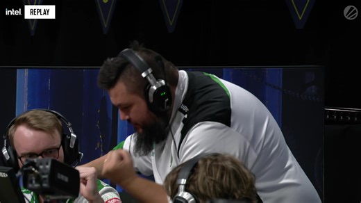 Destrezas Esportivas en CS2 con René y el Equipo Falcons