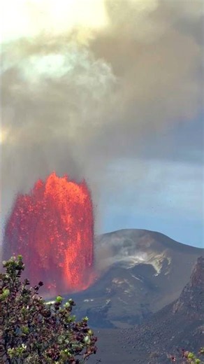 'Rainbow ERUPTION' 🌋🌈 Rainbow appears during record-breaking Kilauea eruption #shorts