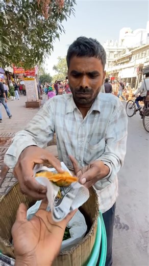 Mukesh Kumar on Instagram: "भाई की मेहनत को सलाम है 🫡🙏 #trending #viralvideo #humanity"