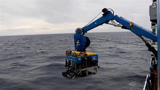 How can you collect a precious deep-sea sample if you can't see?! 🤔 MIT-WHOI joint program student Amy Phung is developing a cutting-edge robotic arm to help underwater vehicle pilots navigate murky waters. Combining visual and sonar data, Phung aims to help researchers "see" through turbid conditions and even perform dangerous tasks like removing unexploded munitions from the seafloor. 🦾 📲Learn more from Oceanus: go.whoi.edu/cloudywaters 📹 by Rachel Mann/WHOI #MITWHOI #ROVJason | Woods Hole