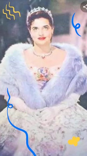 Angelita Trujillo y su vestido inspirado en la reina Isabel II