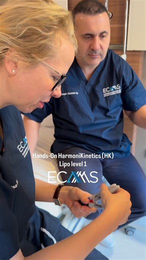 🎯 HArmoniKinetics™ Lipo — Level 1 Mastery Begins With the Details In ECAMS, mastery is not built in crowded rooms or fast-paced demos. It’s built in moments like this — where our faculty slows down, explains every step, and shares years of experience with patience, intention, and zero ego. In this video, you’ll see our faculty guiding a delegate through the finer points of HArmoniKinetics™ liposculpture. Not just how to do it — but why it works, what to avoid, and how to achieve consistent, saf
