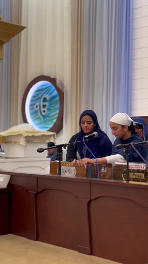 In December, Gobind Sarvar held an exciting youth-led program, where the next generation of youth embraced their heritage and led the diwan with kirtan, sakhiyan, maharaji seva & a gatka pardarshan. We also celebrated student excellence with ‘Student of the Month’ awards & raffle prizes with a lucky student going home with Canucks tickets! Don’t miss out on the upcoming events this month — head to our instagram for more information. #student #sikh #kirtan #ardass #youth #school #gatka #gobindsar