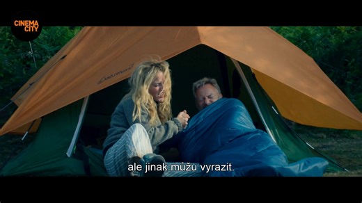 🔸 Režisérka filmu Stezka života Marianne Elliott si část náročné trasy prošla sama! 🌿 Chtěla na vlastní kůži zažít, jak náročná cesta opravdu je. Přijďte se projít po cestě dlouhé 1000 km i vy. 💚 Stezka života právě teď v našich kinech. 🎬 Vstupenky najdete na https://www.cinemacity.cz/films/stezka-zivota/7336s2r . | Cinema City Česká republika