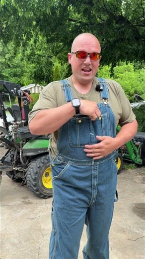 The Dickies Indigo Bib Overalls are a classic workwear staple built from durable 100% cotton with