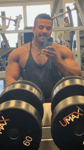 Jericho is back on the chicken shakes again. It must be growing season! 🐔 #jericho #bodybuilder #bulk #offseason #growbabygrow | Jericho James