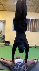 Handstanding on the thighs #motivation #music #academia #musicmusic #diynstitch