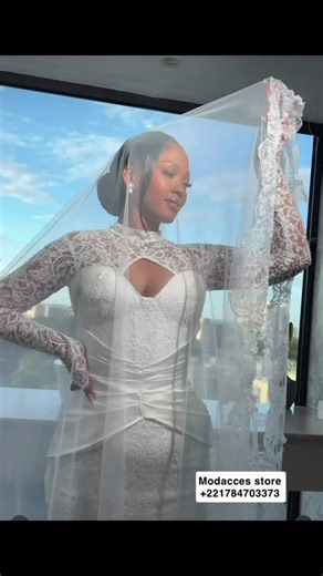 ✨ Laissez briller votre histoire avec la robe de mariée qui révèle votre éclat. Conçue pour la femme qui rêve d’un moment suspendu, cette robe allie délicatesse et sophistication. Son tissu fluide épouse les mouvements avec grâce, tandis que les détails en dentelle — minutieusement brodés — créent un jeu subtil de lumière et d’élégance. #clutch #bridedress #collection #fabric | Modacces Store | Facebook