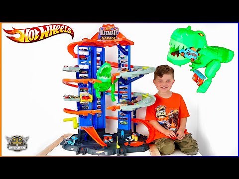Escape The Chasing T Rex New Hot Wheels City Ultimate Garage BIGGEST HOT WHEELS TRACK EVER!