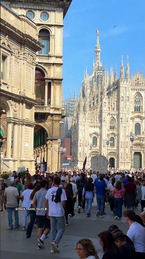 Surviving the crowds at Piazza del Duomo Milan Italy 🕌🤯