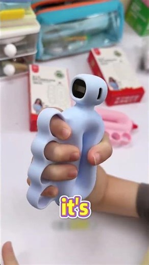 💪🖐️😄 Super Fun Finger Exerciser! #funny