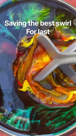 7 Liquid Art Moments That Feel Oddly Satisfying