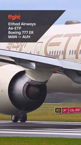 Boeing 777 releases parking brake