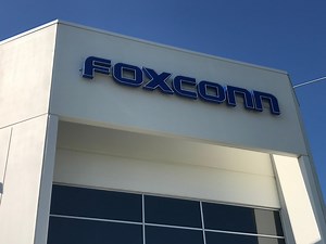 Foxconn looking at building electric cars in Wisconsin