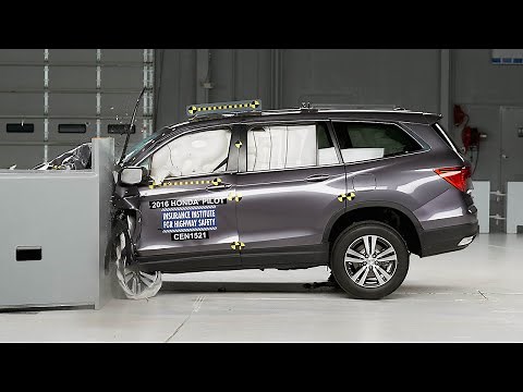 2016 Honda Pilot driver-side small overlap IIHS crash test