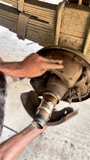Rx Mechanic on Instagram: "Diesel Truck Brake Shoe Removing! #dieseltruck #brakeshoes #rxmechanic #fblifestyle"