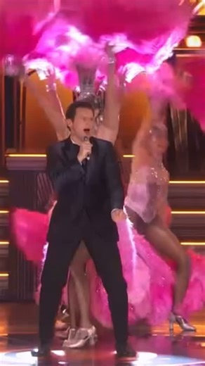 Sin duda alguna Jonathan Groff es de los mejores actores/cantantes que tiene Broadway actualmente. #jonathangroff #gleek #glee #tour121 #musicals #broadway | Tour 121