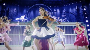 The #SleighRide (Tour Edition) Music Video is here! Check it out now on YouTube: https://youtu.be/QUbaUuNriQk | Lindsey Stirling