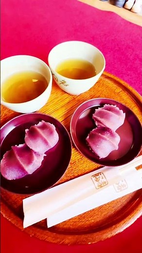 【三重県】赤福本店 伊勢神宮おかげ横丁の名店。創業300年以上の伊勢名物赤福の本店。五十鈴川のせせらぎを眺めながら、ゆっくりと味わう。#赤福 #伊勢神宮 #おかげ横丁 #五十鈴川 #伊勢グルメ