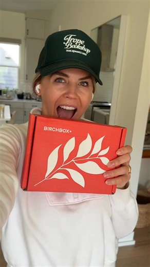 At Birchbox, we encourage you to be choosy. Access products from the best beauty brands, pick your favorites, try out new products, and enjoy. 🌷 | BIRCHBOX
