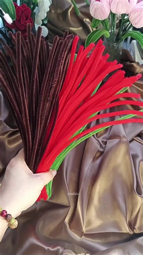 A flower made by hand, from the heart🌸 #fuzzywire #handmade #fuzzywireflowers #poppy #eternalflowers