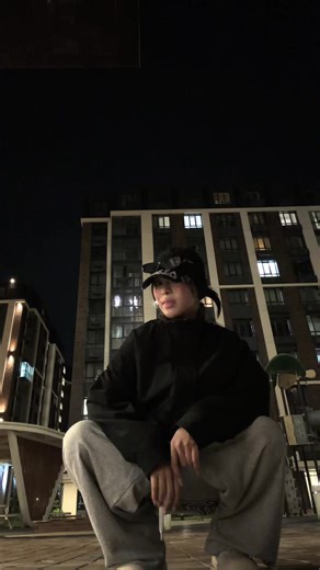 ɓ a x o n (@ba_xon)’s video of red dance choreography
