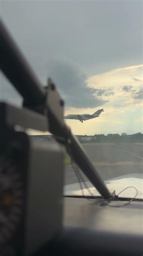 Exec jet flare at runway threshold at Leesburg #JYO